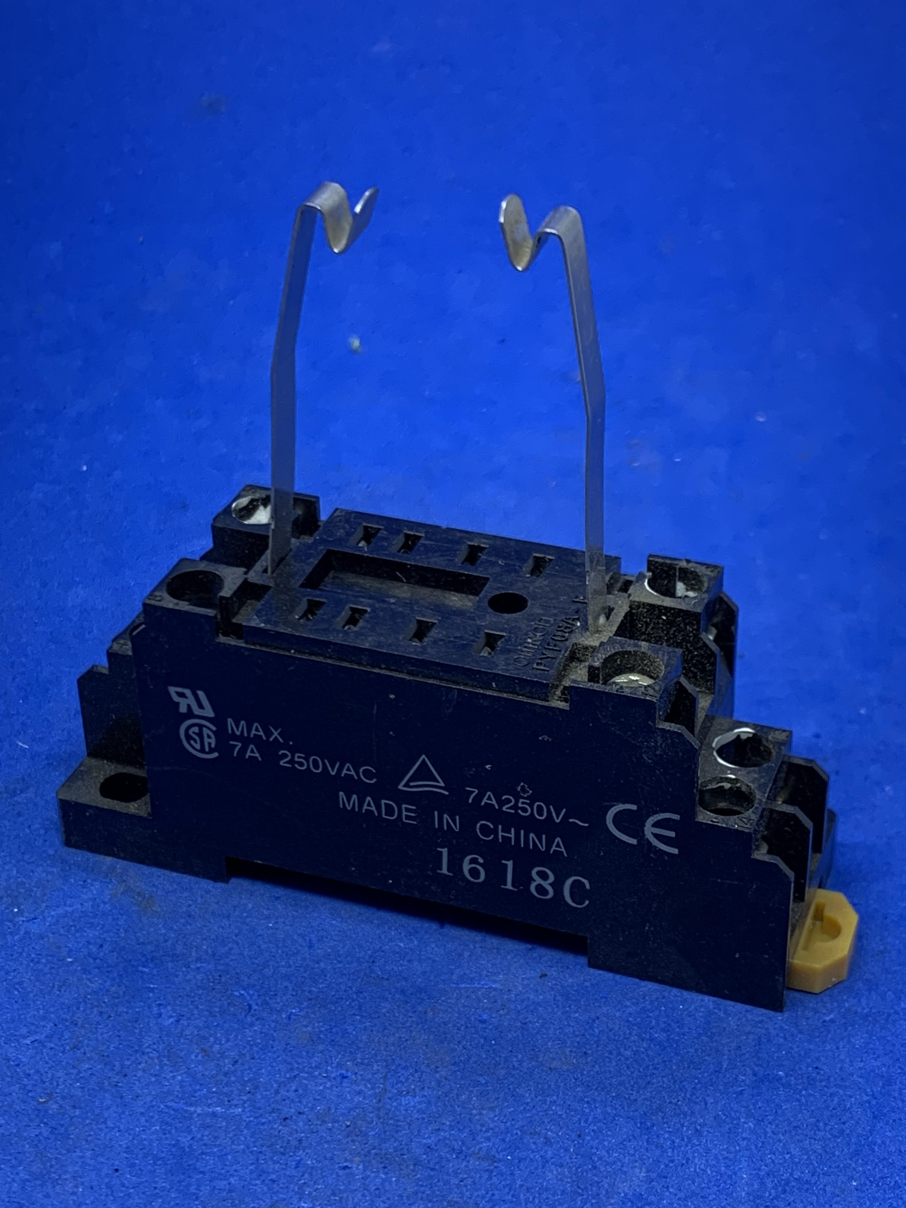 Omron PYF08A-E PYF08A Relay Socket Base 8 PIN for MY2NJ HY3-2 Power Relay, 7 Amp, 250V AC