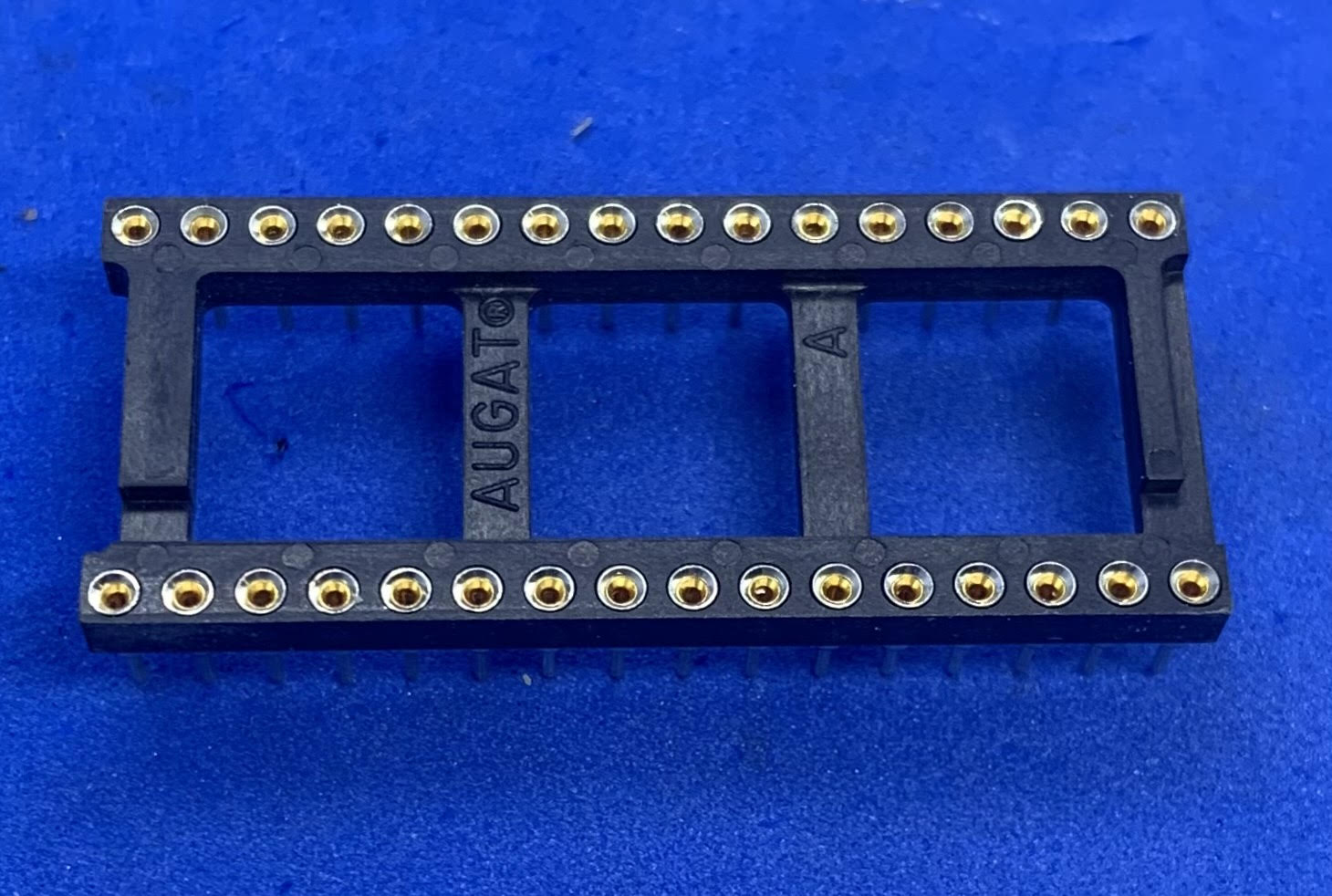 1pc 2-1437538-1 32 PIN IC SOCKET