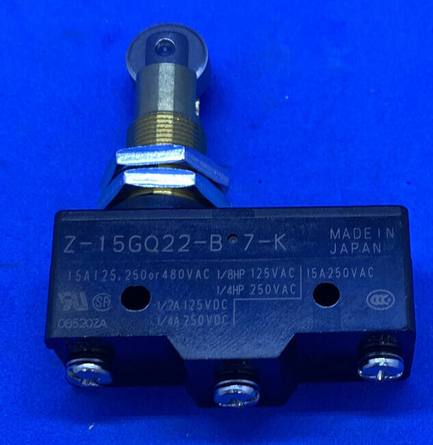 Interruptor básico de uso general Omron Z-15GQ22-B, montaje en panel, terminal de tornillo con émbolo de rodillo, espacio entre contactos de 0,5 mm, corriente nominal de 15 A