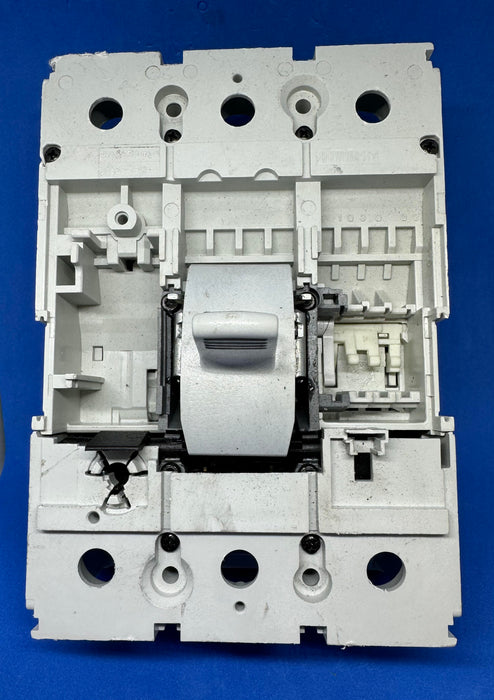 ABB SACE Tmax XT3N 225 XT3N225 Circuit Breaker (Missing Face Plate)