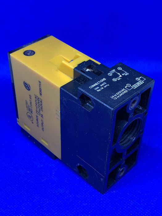 Omron Photoelectric Sensor E3B2-R5M4D-US 24-240VAC / 12-24VDC (USED)