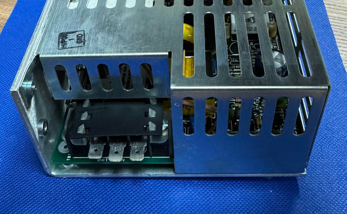 Fuente de alimentación Modelo n.° SQV140-1221-5-A SSI P/N 20-0008-054 F, 120/240 V 50/60 Hz 4 A