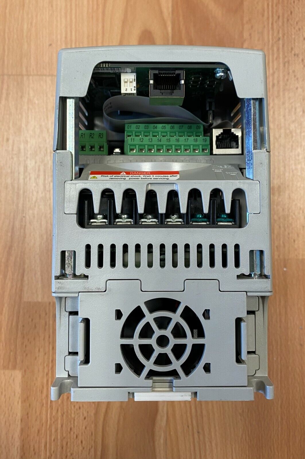 Allen Bradley 22D-D2P3N104 POWERFLEX-40 AC DRV 1.0HP W/ 22-COMM-E & 31