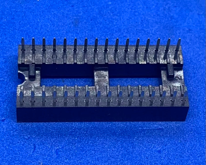 2pc D2832-42 - SOCKET IC