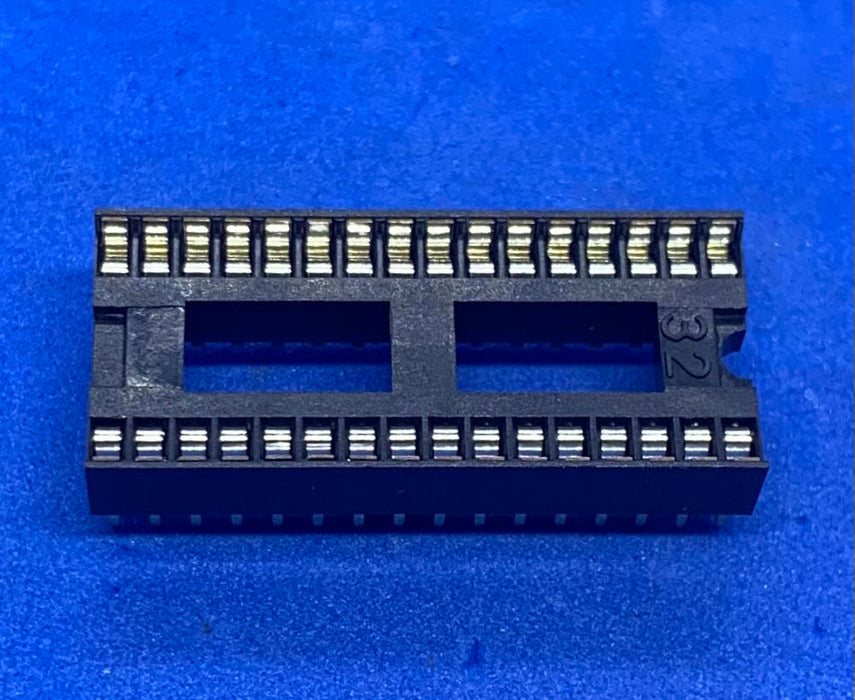 2pc D2832-42 - SOCKET IC