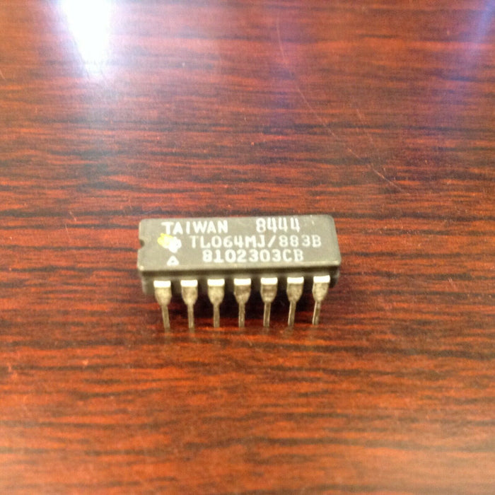 1 piece - MD8224B MD8224/B Integrated Circuit MAKE: INTEL