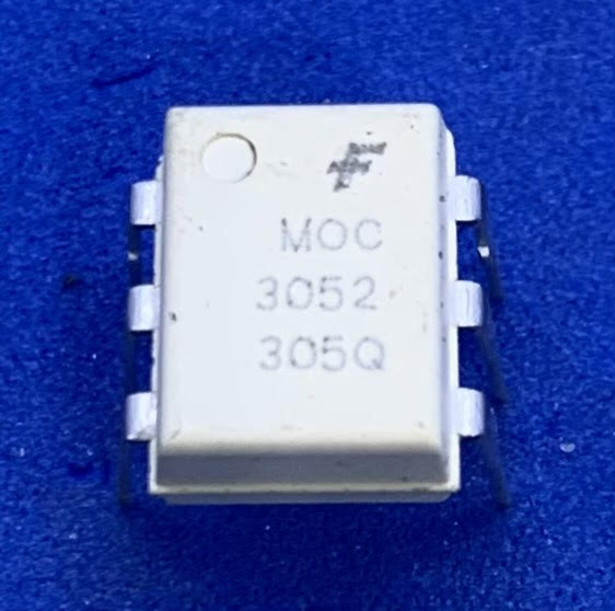 (10pc) Fairchild MOC3052 DIP 6 IC