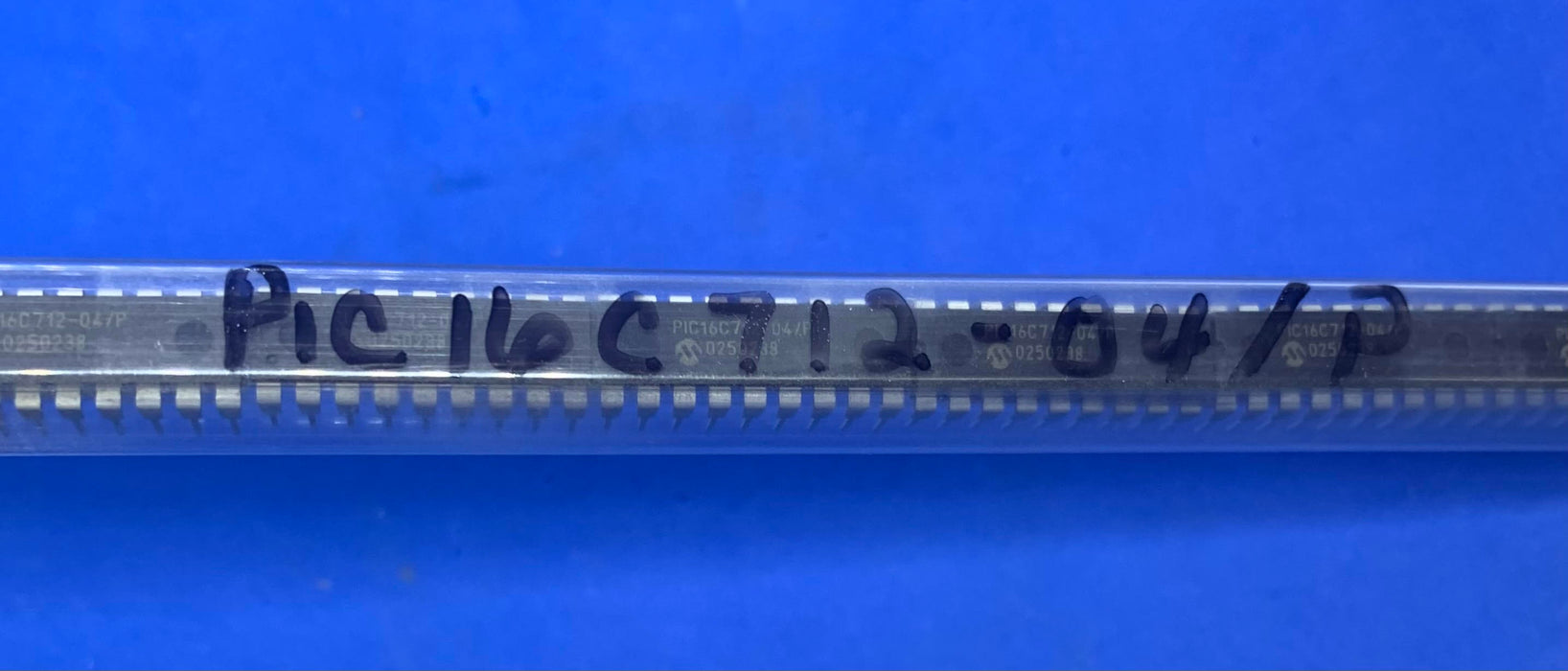 PIC16C712-04/P, MCU 8-bit PIC RISC 1.75KB EPROM 5V 18-Pin PDIP Tube (25 Items)